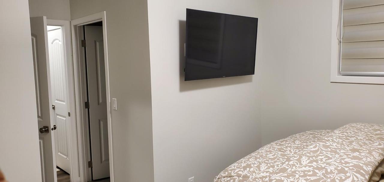 YYC Delightful 1-Bedroom Private Suite In A New Home מראה חיצוני תמונה