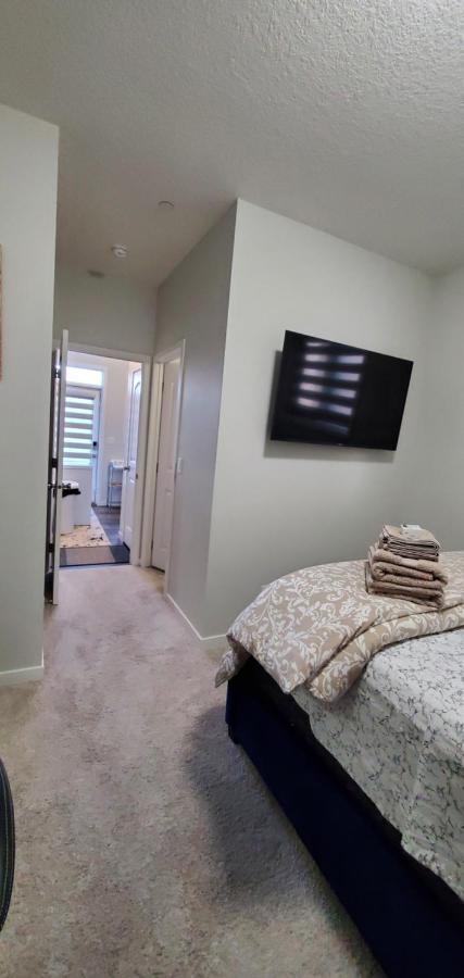 YYC Delightful 1-Bedroom Private Suite In A New Home מראה חיצוני תמונה